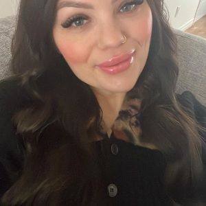 Meet your Posher, Roxanne